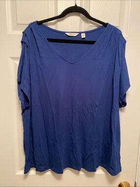 Fierce by Mally Navy V-neck Dolman Sleeve Top…size 2X